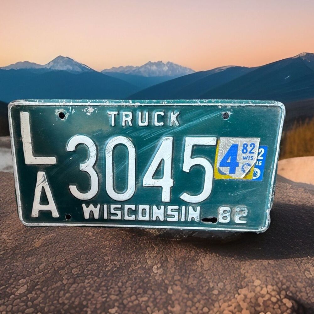 Wisconsin Green Truck License Plate 1982 Collector Man Cave Garage Decor Vintage